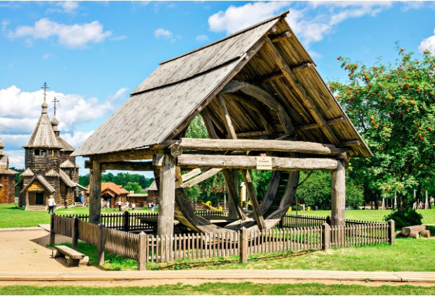 5. Bảo tàng kiến trúc gỗ ở Suzdal, Vùng Vladimir: Những nhà thờ nhiều tầng bằng gỗ từ giữa thế kỷ 18 này được xây dựng mà không cần một chiếc đinh nào.