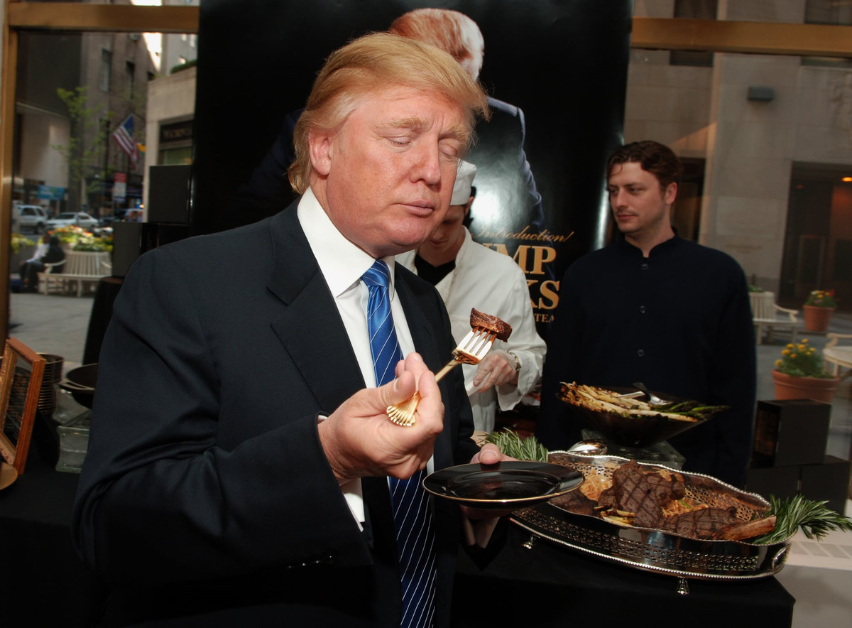 Burger, bò bít tết hay món bánh Philly Cheesesteak... cũng là những món ăn yêu thích của ông Trump.