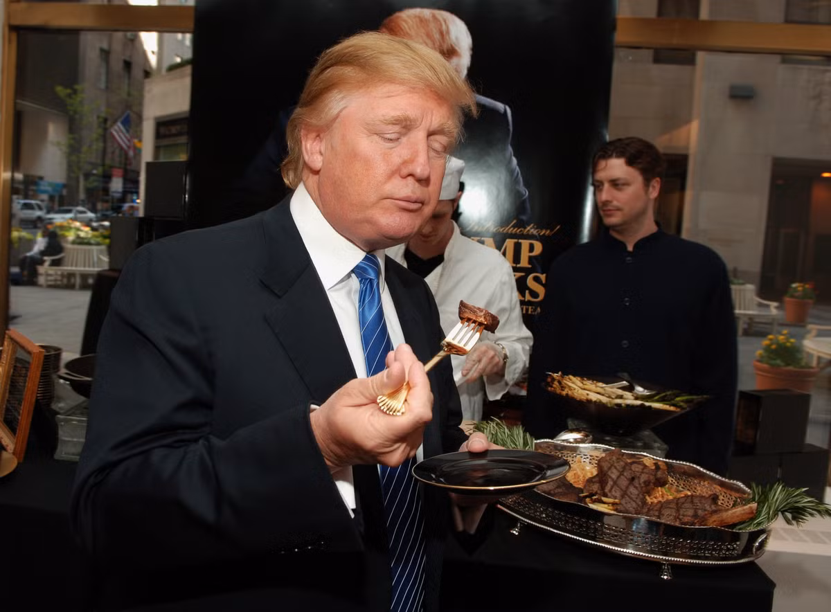 Burger, bò bít tết hay món bánh Philly Cheesesteak... cũng là những món ăn yêu thích của ông Trump.