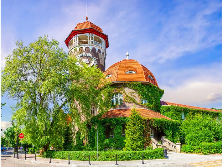 10. Tháp nước của Rauschen: Tháp nước Svetlogorsk, khu nghỉ mát trước đây của Đức Rauschen (cho đến năm 1947), là tâm điểm của thành phố. Tòa tháp có chiếc đồng hồ năng lượng mặt trời nổi tiếng dưới thời Liên Xô vào năm 1978. Ảnh: RBTH.