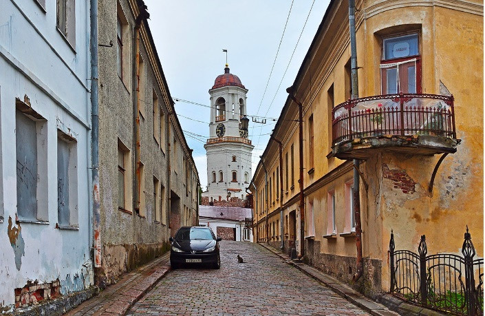 4. Tháp đồng hồ Vyborg: Nơi này, từng là tháp chuông của Nhà thờ Vyborg, đã bị phá hủy trong chiến tranh Liên Xô-Phần Lan. Sau chiến tranh, tòa tháp đã phải thay đổi chức năng: trở thành tháp đồng hồ và tháp canh của đội cứu hỏa thành phố.