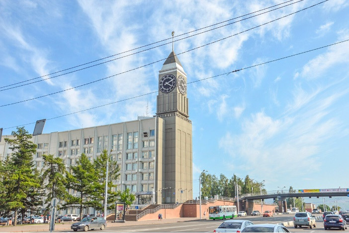 5. Krasnoyarsk 'Big Ben': Vào những năm 1960 tại Krasnoyarsk, một thành phố ở Đông Siberia, người ta đã quyết định dựng lên một tòa tháp có mặt đồng hồ tương tự Big Ben.