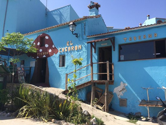 Chính vì những thay đổi này nên chính quyền đã quyết định biến làng Juzcar thành một công viên chủ đề với tên gọi Smurf.