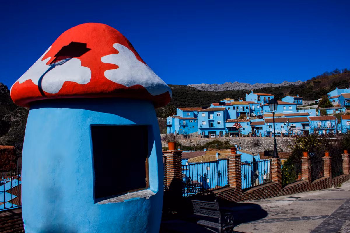 Ngoi lang “Xi Trum” o Tay Ban Nha xanh ngat ca troi-Hinh-6