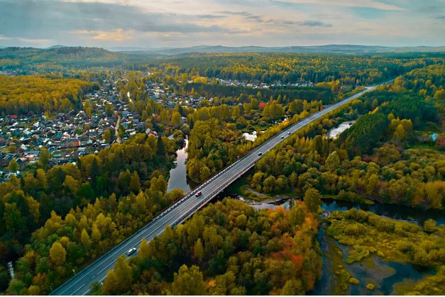 Vị trí của các mỏ vàng trong khu vực đã được biết đến từ nửa sau của thế kỷ 18, nhưng nó vẫn được giữ bí mật. Trong 100 năm tiếp theo, từ năm 1825 - 1925, có tới 25 tấn vàng đã được khai thác tại hơn 120 mỏ vàng của Vùng Tagil.