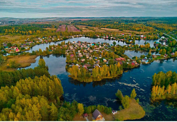 Việc khai thác ở vùng ngoại ô Nizhny Tagil kéo dài từ cuối thế kỷ 19 cho đến những năm 1980, với những vùng đất sau đó được giao cho các cộng đồng làm vườn.