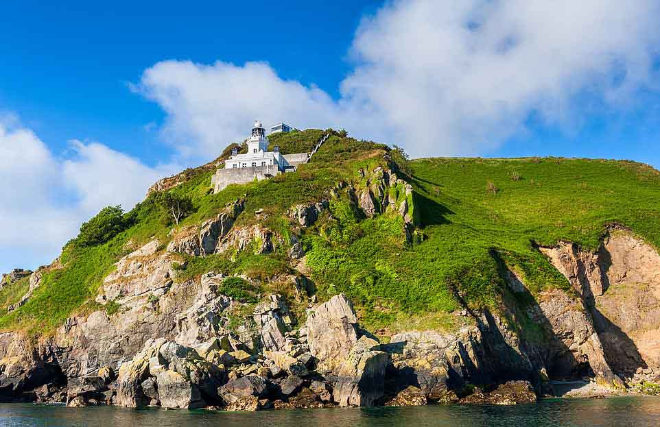 Một tù nhân nổi tiếng khác là nhà vật lý Andre Gardes. Năm 1990, Andre Gardes lên đường đến hòn đảo và bị cảnh sát bắt giữ cùng ngày. Anh ta bị tạm giam trong một tuần. Kể từ đó, không có ai chính thức bị giam ở đây nữa.