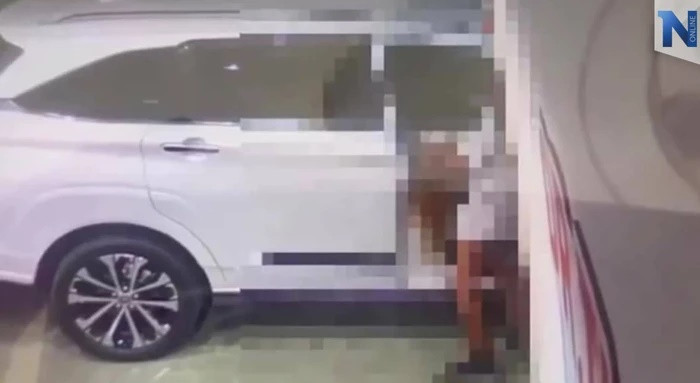 “May mua” trong tiem giat la cong cong, cap doi bi moi len don-Hinh-2