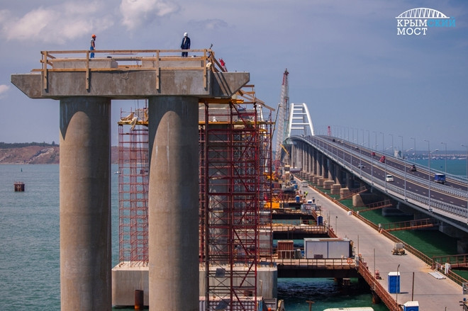 Tháng 5/2018, Nga khánh thành phần đường bộ của cây cầu và tiếp tục hoàn thiện phần đường sắt của cầu Crimea.