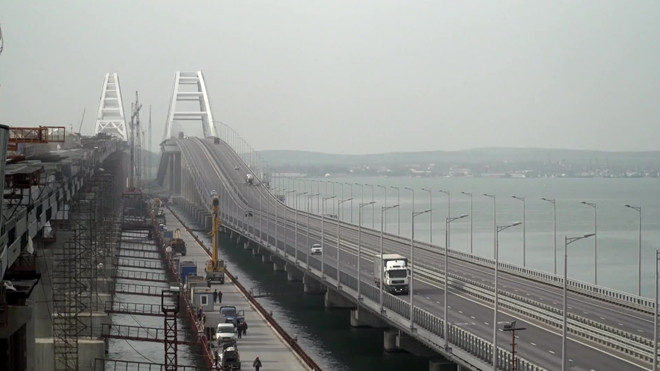 Theo đài CNN, nếu quân đội Nga không thể sử dụng cây cầu này, con đường tiếp tế cho các lực lượng của nước này đang hoạt động ở miền nam Ukraine sẽ trở nên khó khăn hơn.