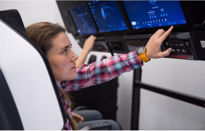 Nữ phi hành gia Kikina sẽ dành 6 tháng làm việc trên quỹ đạo của trạm vũ trụ quốc tế ISS. Công việc của cô sẽ liên quan đến việc bảo trì nhà ga, cũng như nghiên cứu khoa học.