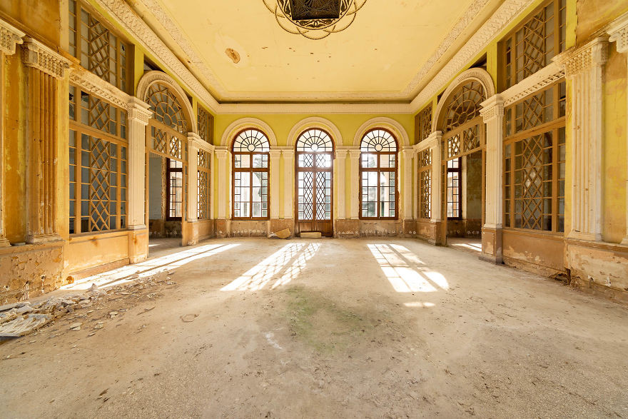 Năm 2018, một số khu nhà ở đây là nơi trú ẩn của khoảng 6.000 người tị nạn.