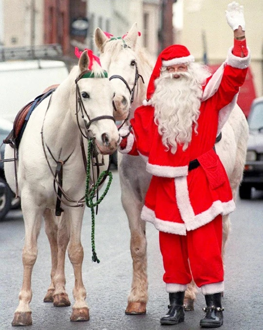 Ong gia Noel lau nam nhat nuoc Anh, phat qua duoc 60 nam-Hinh-3