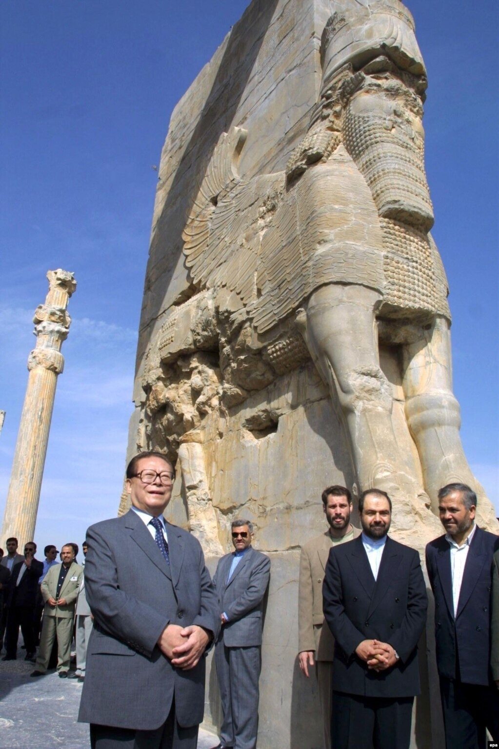 Cố Chủ tịch Trung Quốc Giang Trạch Dân thăm di tích Persepolis trong chuyến công du đến Iran năm 2002. Ảnh: EPA.