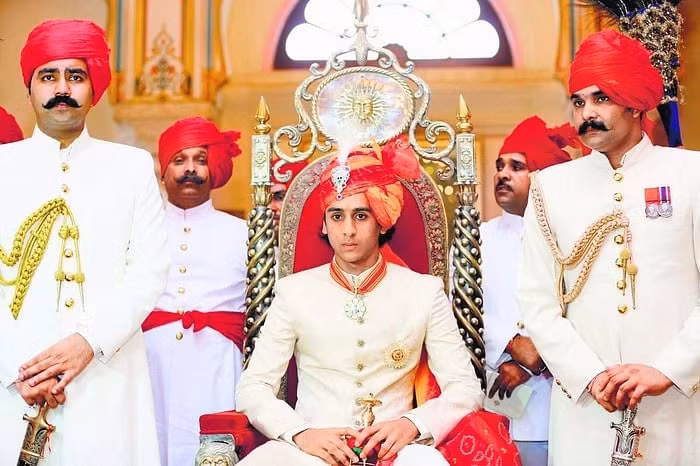 Ve dep trai nhu tai tu cua vi vua tre o An Do