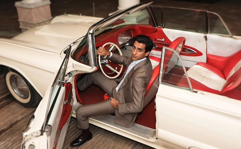 Sau này, anh học các trường nổi tiếng là Millfield ở Somerset (Anh), khoa nghệ thuật tại Đại học New York (Mỹ), Đại học Bảo tàng và Nghệ thuật ở Rome (Italy).