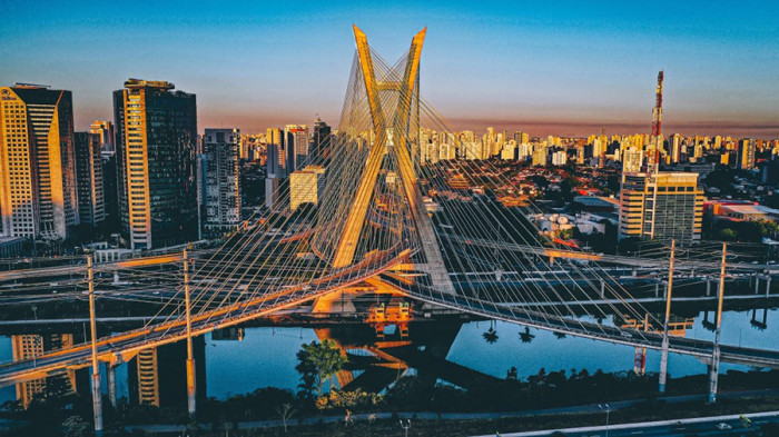 6. Nơi xảy ra một số vụ tắc đường tồi tệ nhất thế giới: Sao Paulo là nơi xảy ra những vụ tắc đường khủng khiếp nhất trên thế giới. Sao Paolo đã lập kỷ lục về tắc nghẽn giao thông vào tháng 11/2013, bao gồm một vụ tắc đường kéo dài 309km quanh thành phố.