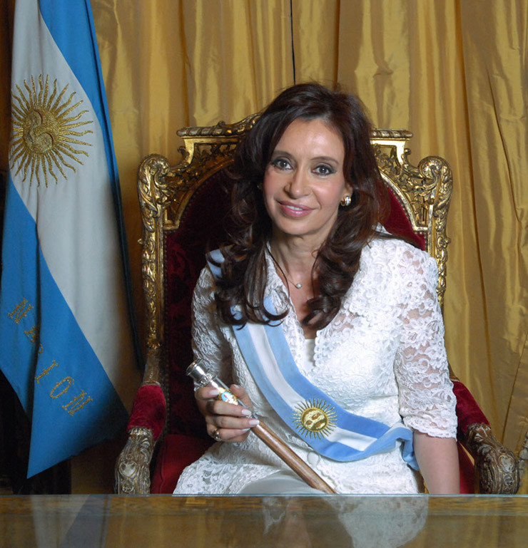 Argentina có 2 nữ tổng thống. Đầu tiên là bà Isabel Martínez de Perón. Sau khi giữ chức Đệ nhất phu nhân, bà trở thành nữ tổng thống tạm thời sau cái chết của chồng Juan Domingo Perón khi vẫn còn đương chức vào năm 1974. Nữ tổng thống thứ 2 của Argentina và là người đầu tiên được dân bầu là Cristina Fernández de Kirchner từ 2007-2015.