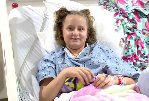 Bé gái 10 tuổi bị cá mập tấn công cụt một chân Be gai 10 tuoi bi ca map tan cong cut mot chan