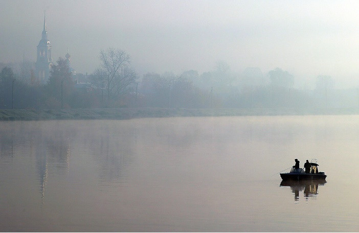 Sương mù bao phủ trên sông Volga.