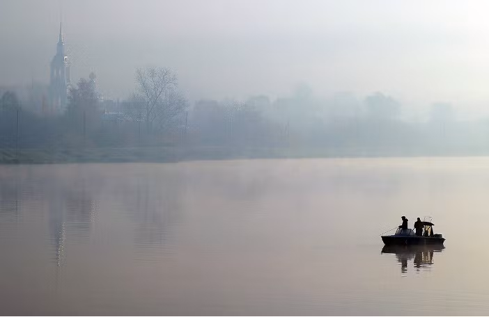 Sương mù bao phủ trên sông Volga.
