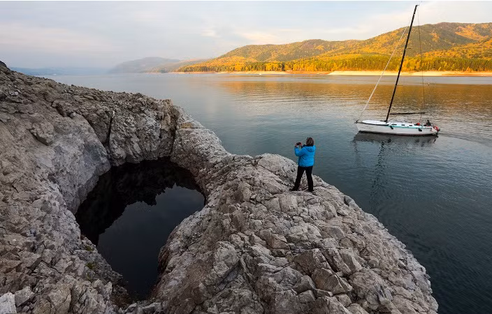 Hồ chứa Krasnoyarsk trên sông Yenisei.