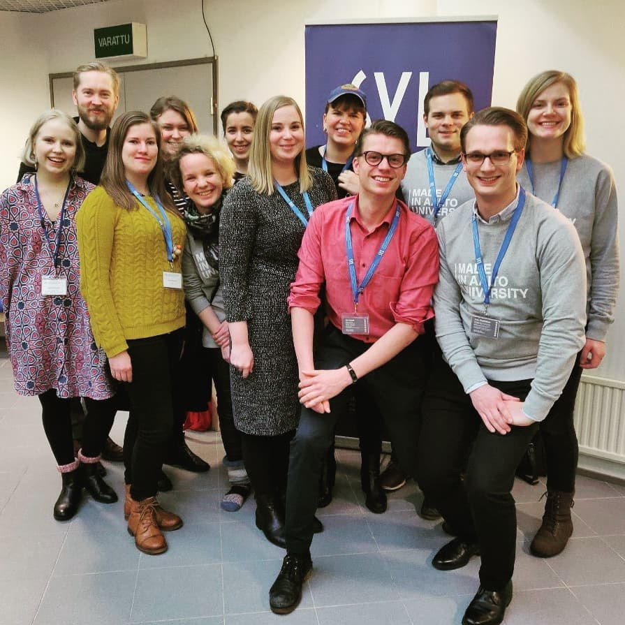 Giáo dục miễn phí. Giáo dục trong các tổ chức công cộng, trường học và đại học ở Phần Lan miễn phí cho công dân EU. Đất nước này cũng sở hữu một trong những nền giáo dục tốt nhất trên thế giới.