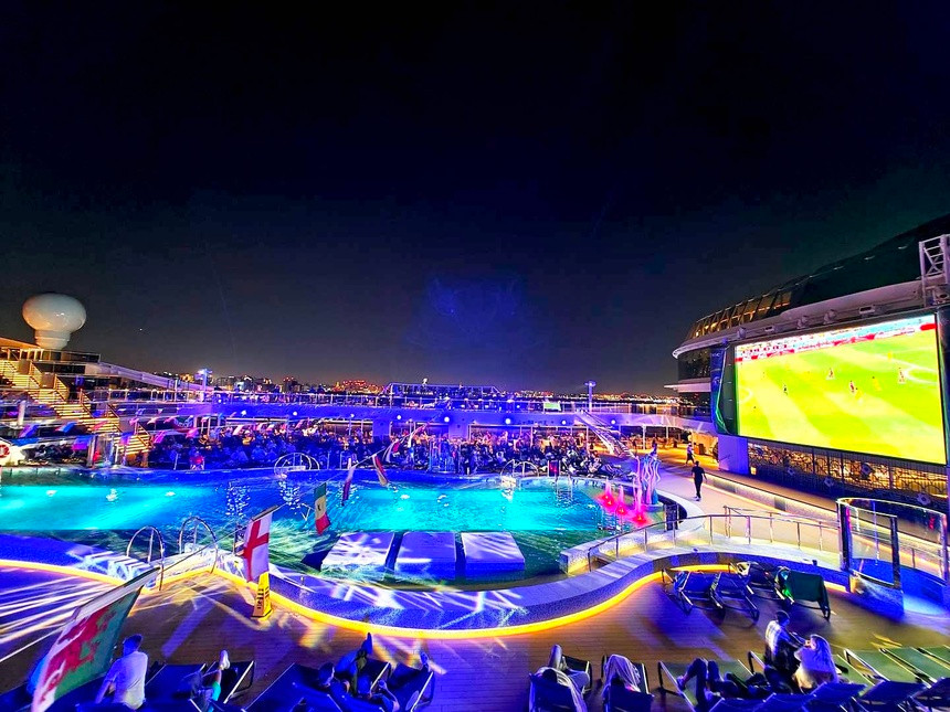 Với quy mô đồ sộ như vậy, du thuyền 5 sao này được ví như một "khách sạn nổi" sang trọng để phục vụ khách du lịch trong thời gian diễn ra World Cup 2022.