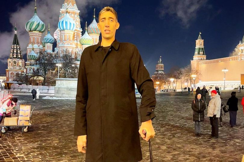 Không tìm được vợ ở Nga, người cao nhất thế giới muốn đến Mỹ Khong tim duoc vo o Nga, nguoi cao nhat the gioi muon den My