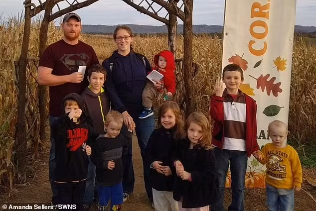 Co gai 29 tuoi co 9 con, chi 36 trieu/thang tien an ca nha-Hinh-4