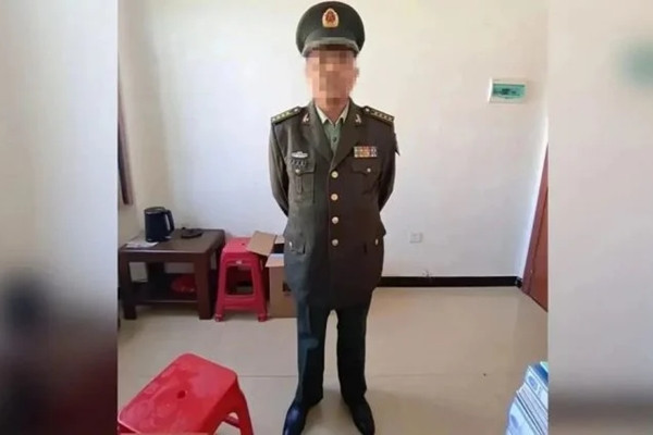 Dong gia si quan quan doi suot 4 nam de “tan tinh” phu nu