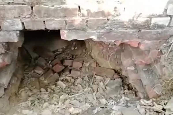 Nhóm trộm đào đường hầm 3m vào ngân hàng “khoắng” tiền vàng Nhom trom dao duong ham 3m vao ngan hang “khoang” tien vang