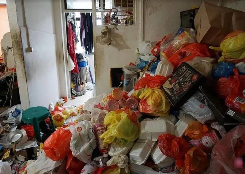 Căn hộ rác “chất như núi” sau 2 tháng không ra khỏi nhà Can ho rac “chat nhu nui” sau 2 thang khong ra khoi nha