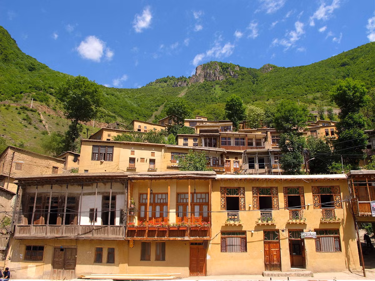 Ky la ngoi lang nguoi dan di lai tren mai nha-Hinh-7