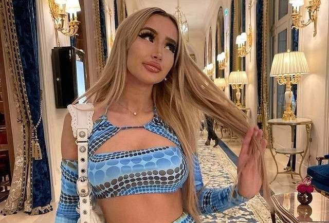 Cô gái bị nhà hàng từ chối cho vào vì mặc quá gợi cảm - Hình 2 Co gai bi nha hang tu choi cho vao vi mac qua goi cam-Hinh-2