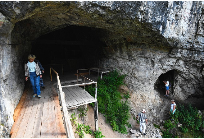4. Tham quan Động Denisova - cái nôi của loài người ở Siberia: Những phát hiện trong hang Denisova chỉ ra rằng con người cổ đại bắt đầu định cư ở Altai ít nhất 280.000 năm trước.