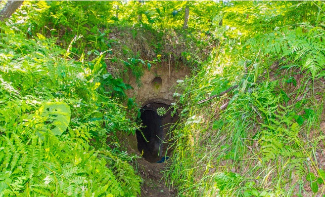 6. Thăm hầm mộ của Cơ đốc giáo: Khu phức hợp đền Svyato-Danilov nằm ở Quận Zarinsky là một mạng lưới các đường ngầm nhân tạo với tổng chiều dài 250 mét. Việc xây dựng mất 12 năm cuộc đời của tu sĩ Daniel với sự giúp đỡ của duy nhất một học trò của ông.