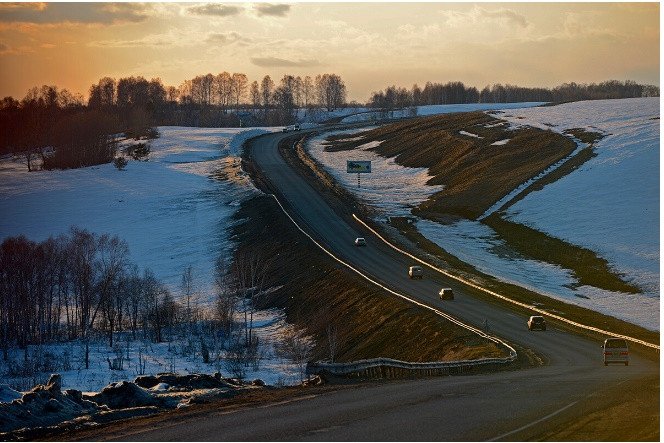 3. Đi xe Chuysky Trakt (Đường cao tốc Chuya): Đây là đoạn đường cao tốc R256, nối Novosibirsk với biên giới giữa Nga và Mông Cổ, được mệnh danh là con đường đẹp nhất ở Nga. Con đường này nổi tiếng với khách du lịch vì khung cảnh đẹp như tranh vẽ của nó.