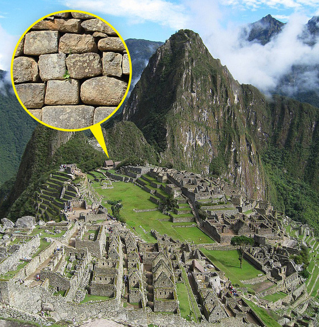 Do động đất mạnh ở Machu Picchu, phương pháp xây dựng đã thay đổi: Do xảy ra các trận động đất mạnh, các cấu trúc ở Machu Picchu đã phải thay đổi phương pháp xây dựng - từ những tảng đá được chạm khắc đan xen thành những tảng đá không chạm khắc xếp chồng lên nhau như những tảng trong hình.
