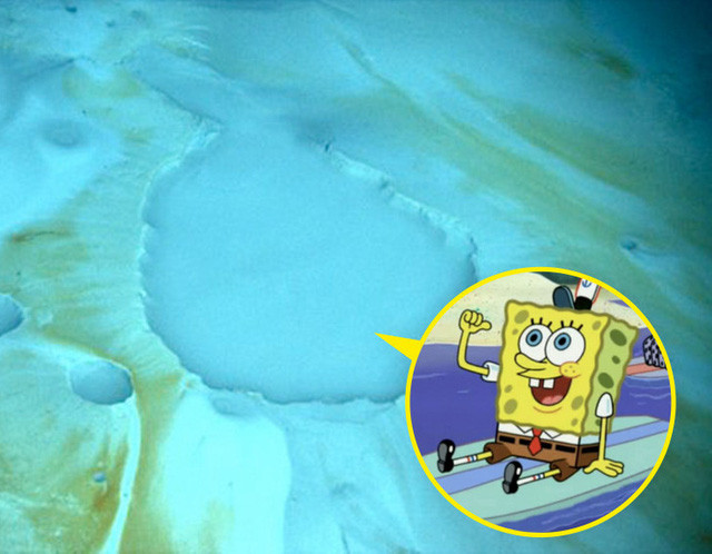 Tồn tại các hồ nước dưới nước: Những hồ nước dưới biển thật sự xuất hiện trong đời thực. Những kỳ quan thiên nhiên này được gọi là hồ nước muối và độ mặn của chúng có thể rất cao.