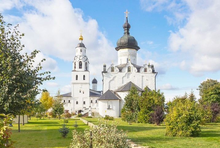 Nay mặc dù chỉ có 200 dân nhưng Sviyazhsk đã trở thành điểm du lịch hấp dẫn với hơn 30 di tích lịch sử, nổi tiếng nhất là nhà thờ Trinity làm bằng gỗ.