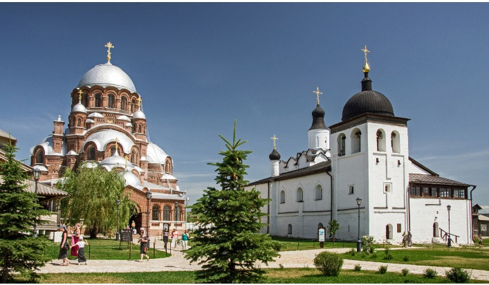Hòn đảo có không dưới 37 di tích văn hóa, bao gồm hai tu viện (ngoài Tu viện Giả định, còn có Tu viện Ioanno-Predtechensky thế kỷ 16), cũng như 7 nhà thờ khác.