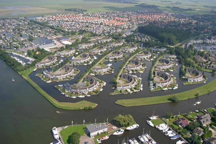 Khu dan cu xay cac toa nha giong nua vong banh xe