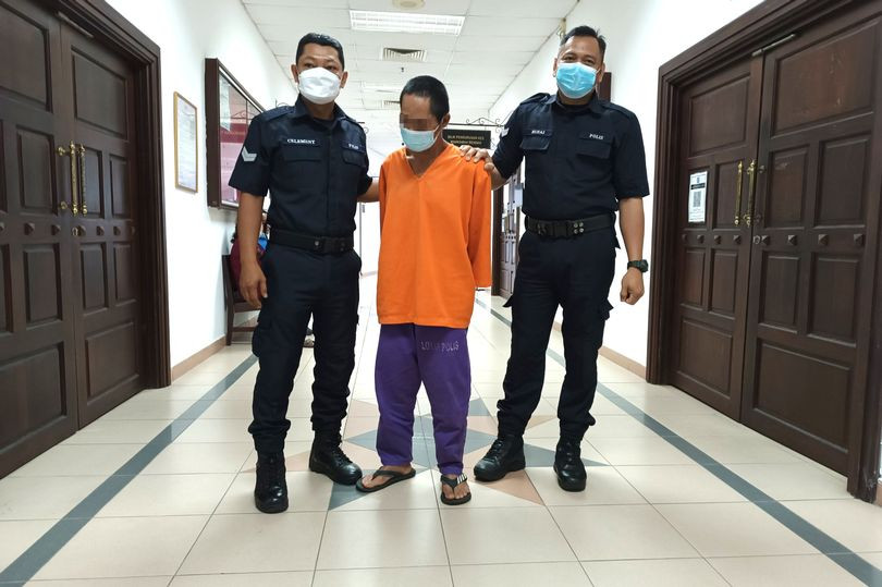 Soc: Ong bo ban con gai 10 tuoi cho ban be de “mua vui”