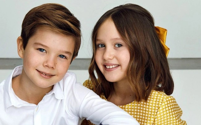 Ngoài ra, cặp song sinh 11 tuổi vẫn được giữ tước vị hoàng gia là Hoàng tử Vincent và Công chúa Josephine.