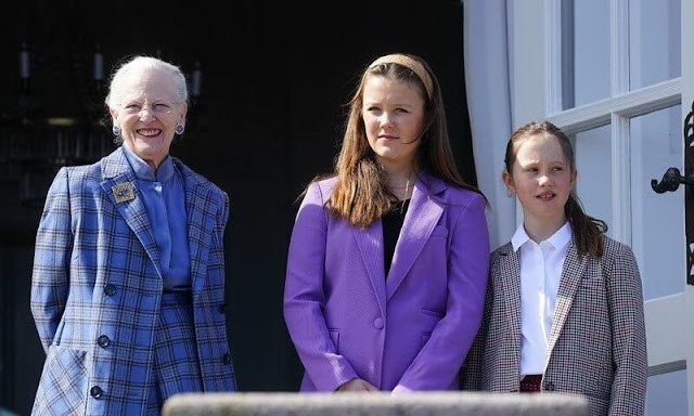 Hồi tháng 4, Công chúa Isabella được khen khi diện bộ đồ màu tím cổ điển cho buổi họp mặt nhân dịp sinh nhật Nữ hoàng Margrethe II.