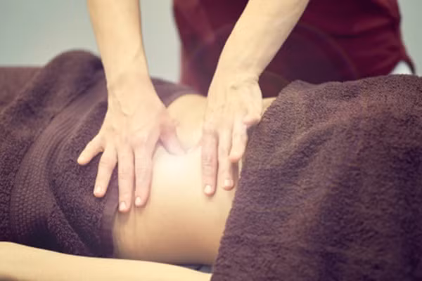 Soc: Massage giam can tho bao khien nguoi phu nu vo than