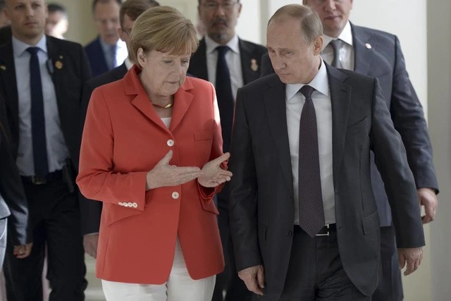 Về khả năng ngoại ngữ, ông Putin được cho là nói tiếng Đức thành thạo hơn tiếng Anh. Với vốn tiếng Đức, ông có thể tự tin giao tiếp với Thủ tướng Đức Merkel.