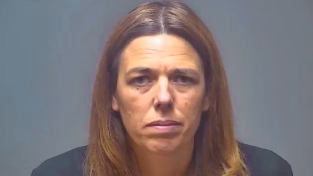 Ba me bi mat bat nat con gai ruot tren mang suot mot nam-Hinh-2