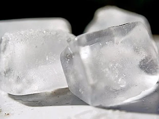 Người cắt đá:Trước khi con người phát minh ra tủ lạnh, nếu muốn có đá, chúng ta phải cắt từ những tảng băng trong hồ nước vào mùa đông. Từ đó, nghề chuyên đi cắt đá đã ra đời và tồn tại trong nhiều thế kỷ.